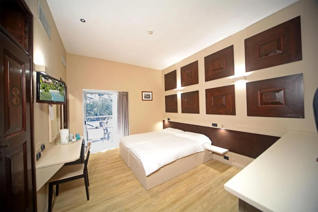 Hotel La Pauel Sirmione 3*,